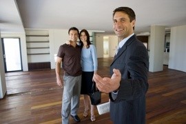 Покупка квартиры при помощи агентства недвижимости: отличия от самостоятельной процедуры